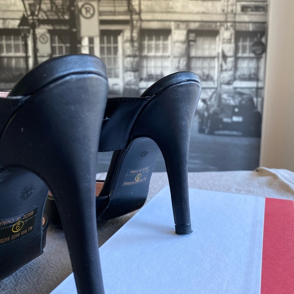Bonnibel 5” black vegan leather heel slides. US 9 - Picture 8 of 8
